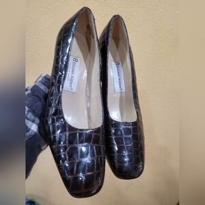 Etienne Aigner  heels